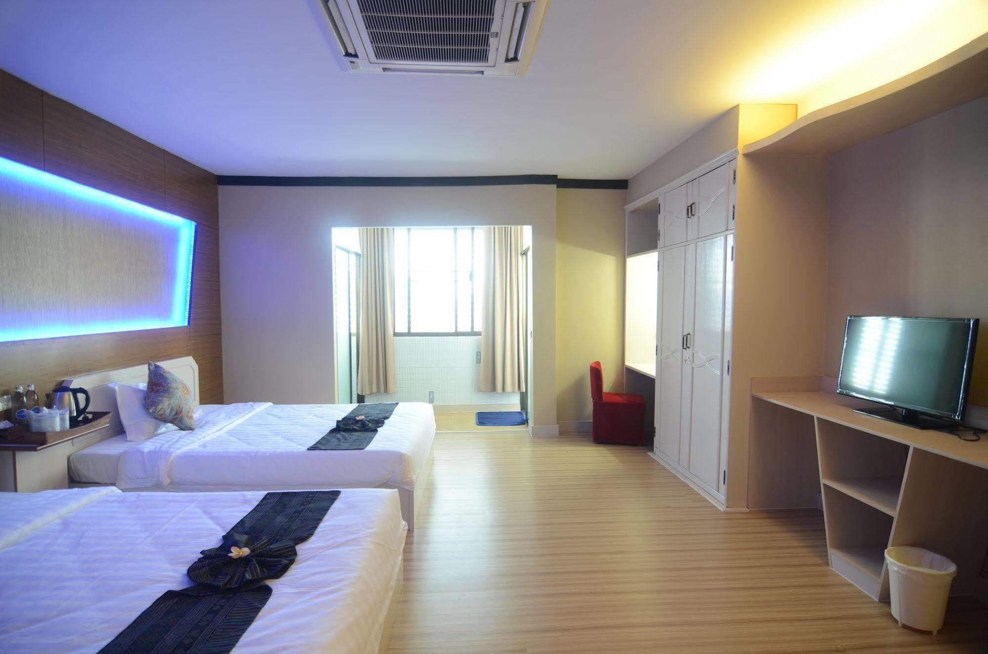 Centro Cnx Hotel Chiang Mai Ngoại thất bức ảnh
