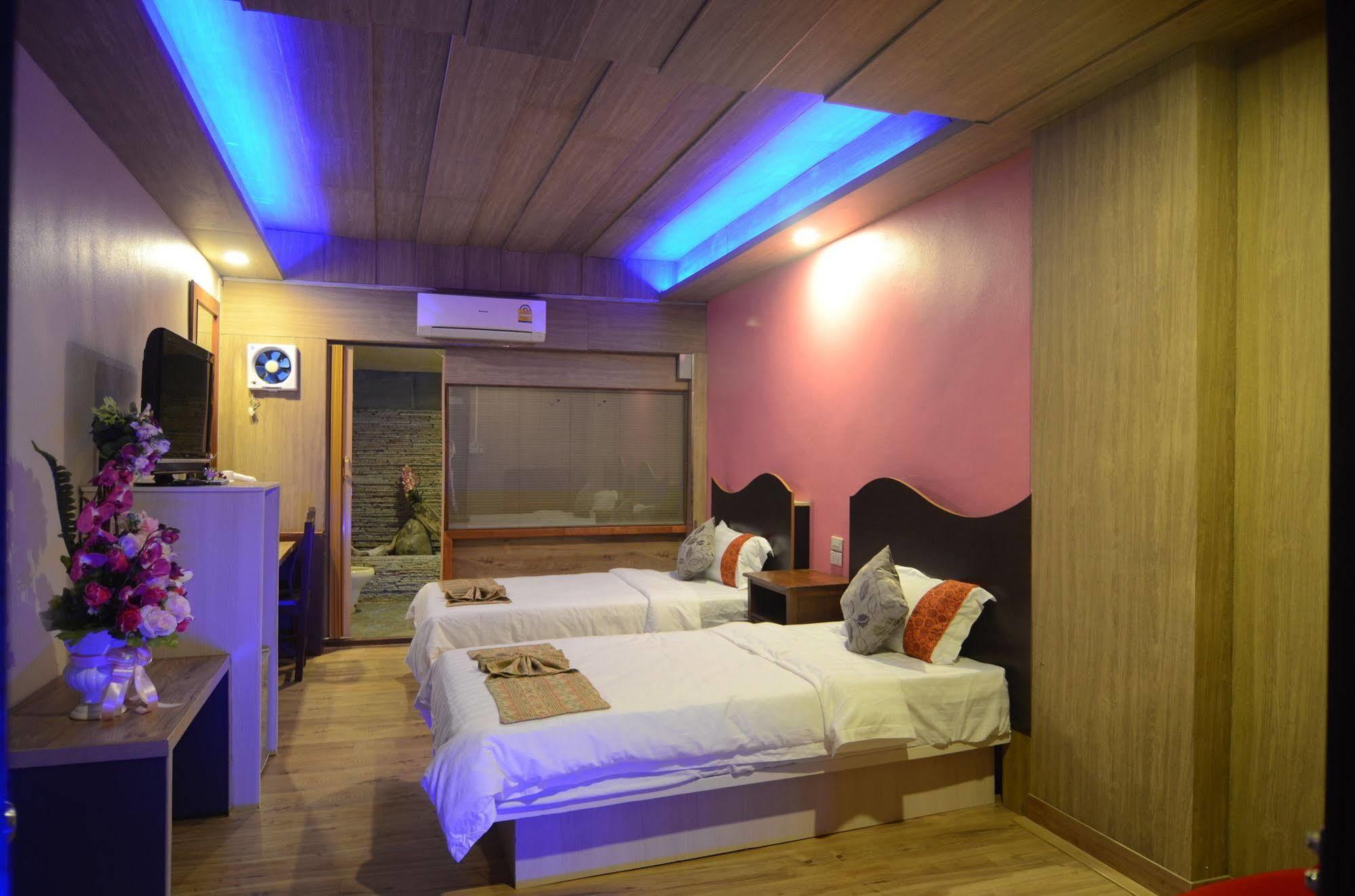 Centro Cnx Hotel Chiang Mai Ngoại thất bức ảnh