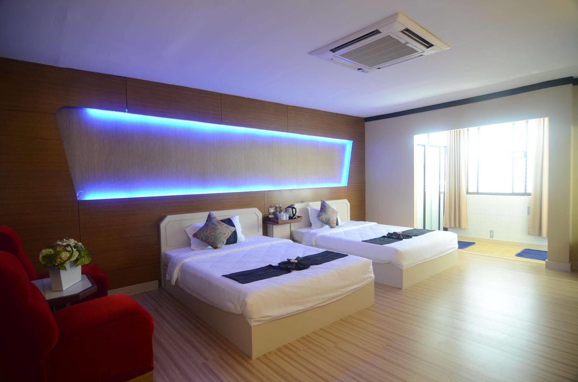Centro Cnx Hotel Chiang Mai Ngoại thất bức ảnh