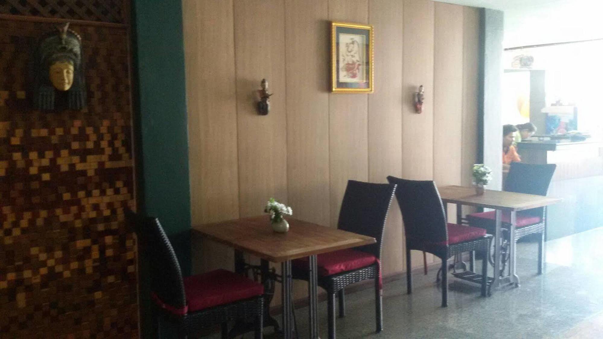 Centro Cnx Hotel Chiang Mai Ngoại thất bức ảnh