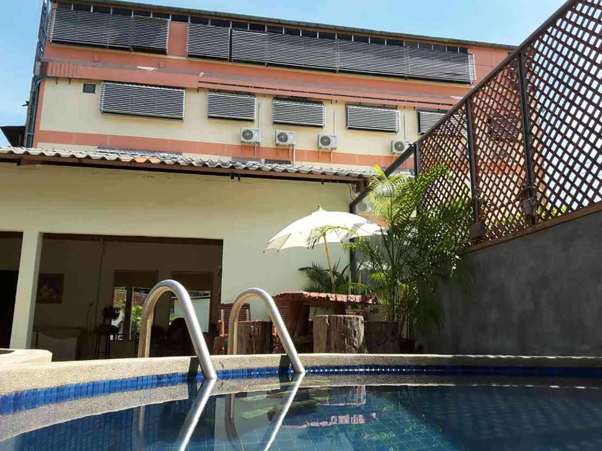Centro Cnx Hotel Chiang Mai Ngoại thất bức ảnh