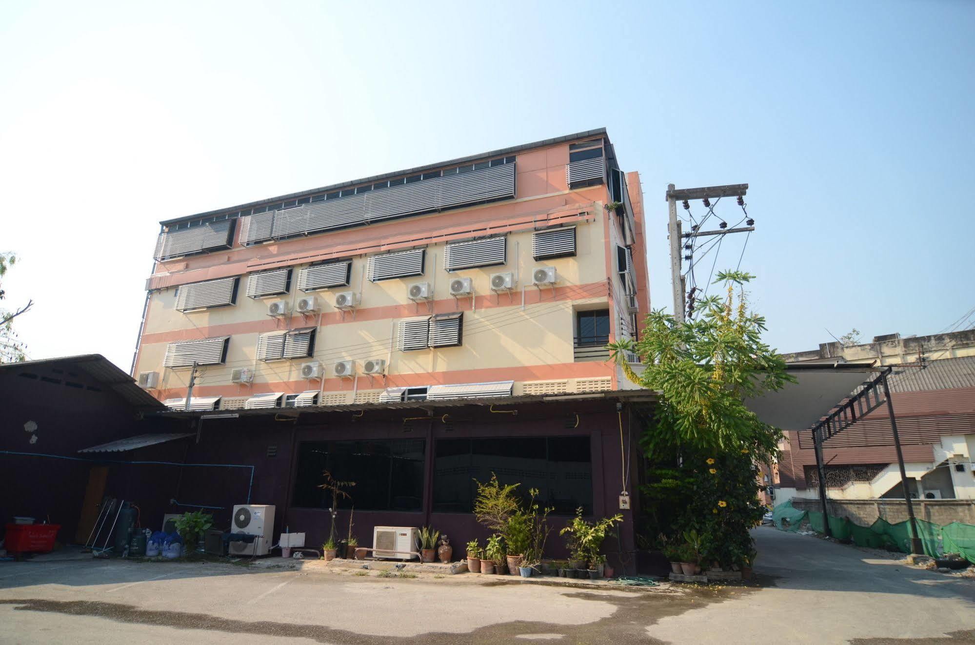 Centro Cnx Hotel Chiang Mai Ngoại thất bức ảnh